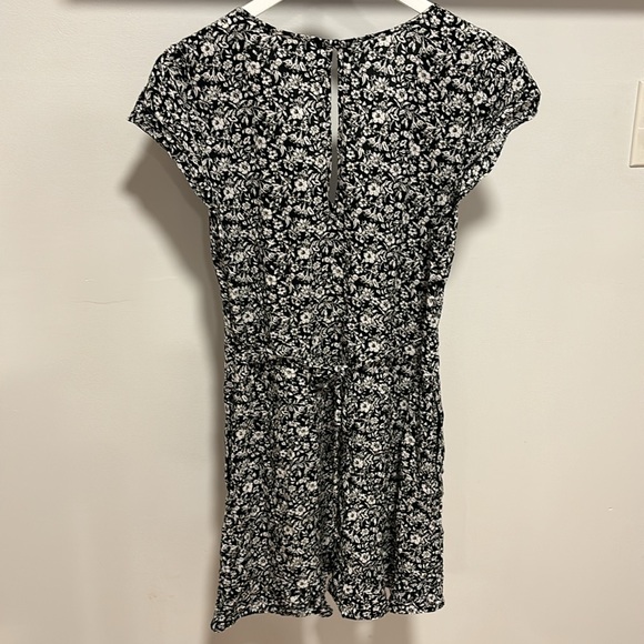 Abercrombie & Fitch front tie floral mini dress. - Picture 6 of 8